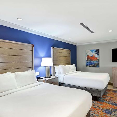 The Cincinnatian Curio Collection By Hilton Luaran gambar