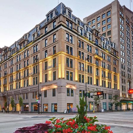 The Cincinnatian Curio Collection By Hilton Luaran gambar