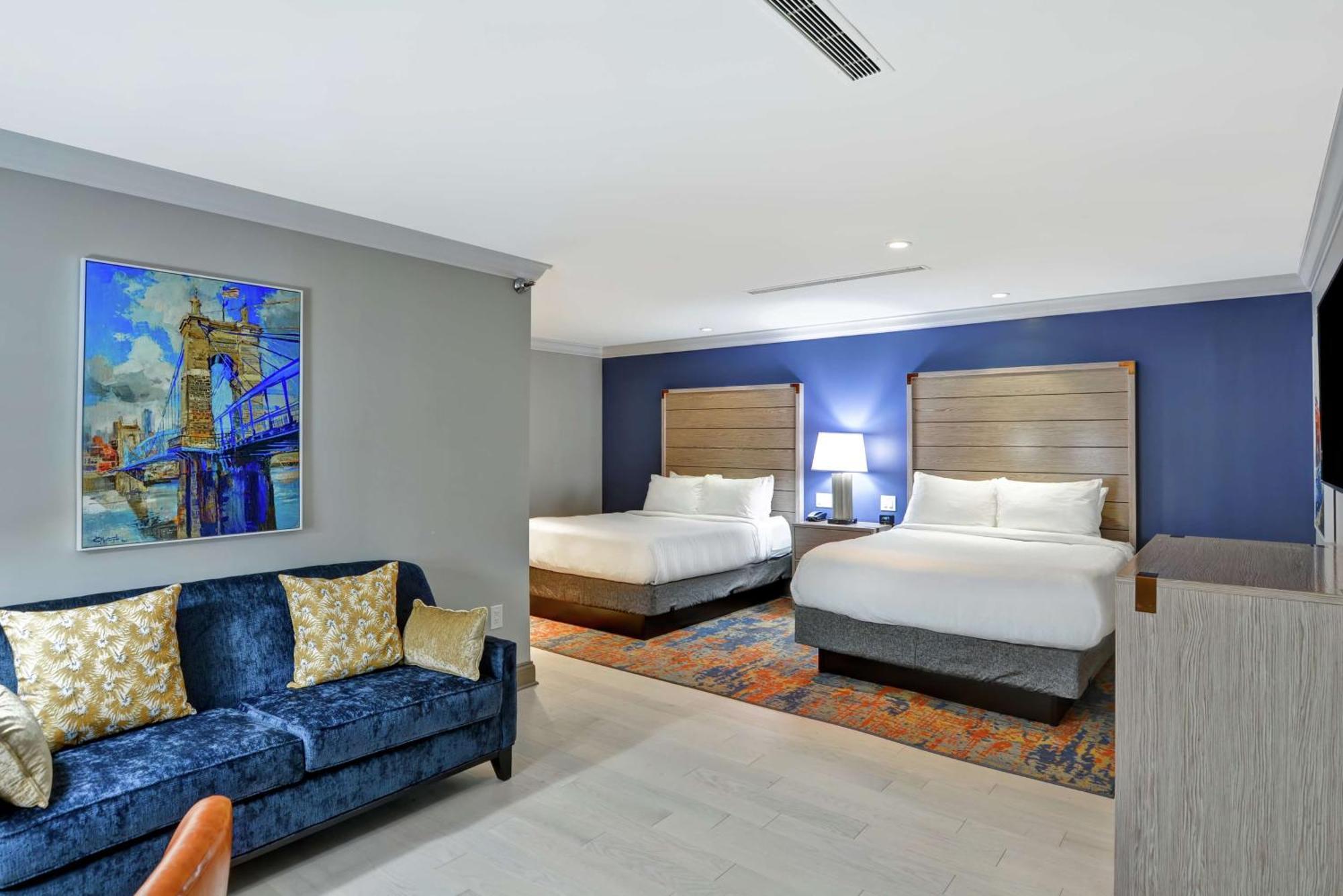 The Cincinnatian Curio Collection By Hilton Luaran gambar