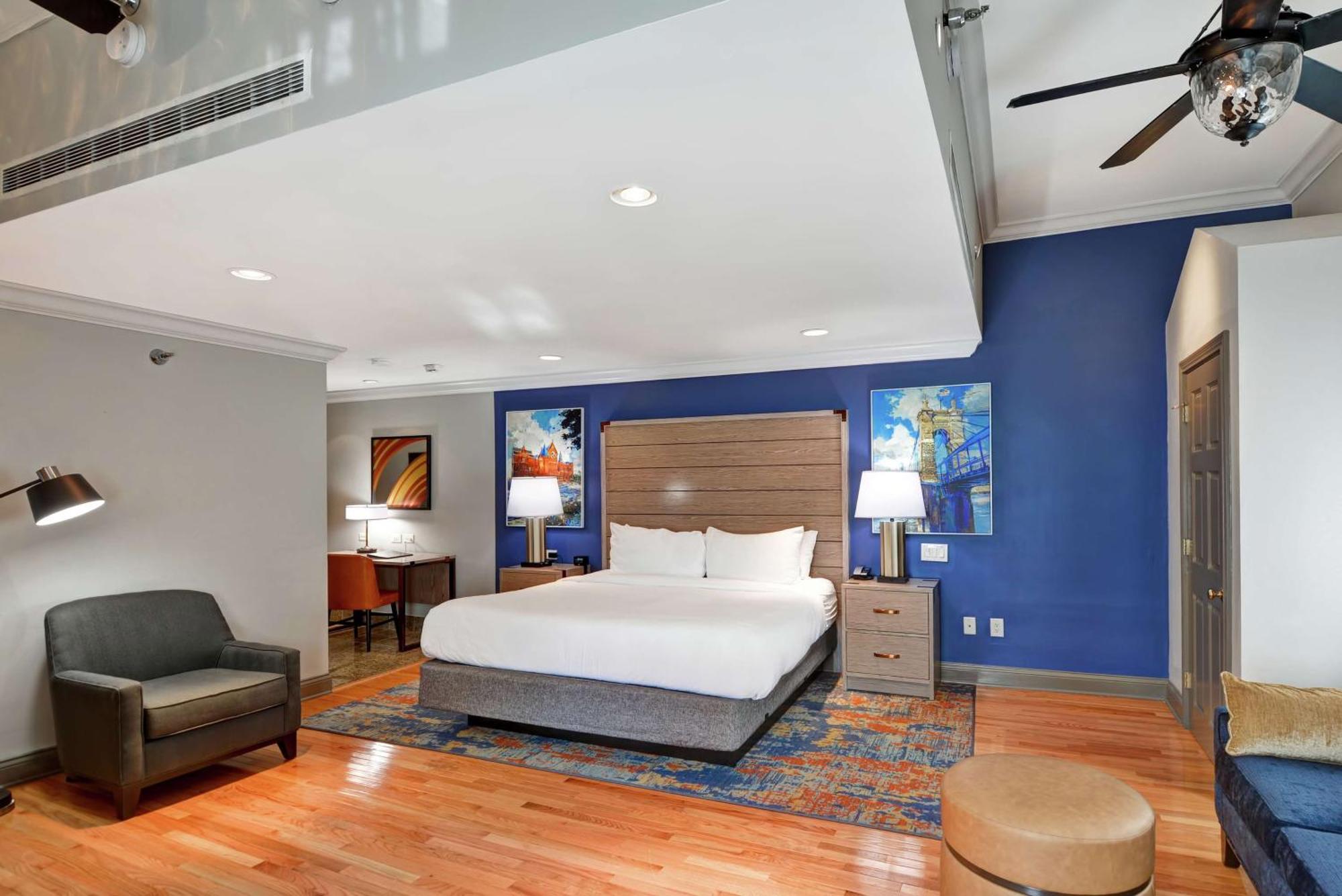 The Cincinnatian Curio Collection By Hilton Luaran gambar