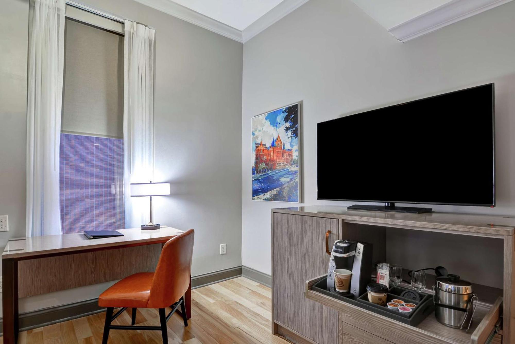 The Cincinnatian Curio Collection By Hilton Luaran gambar