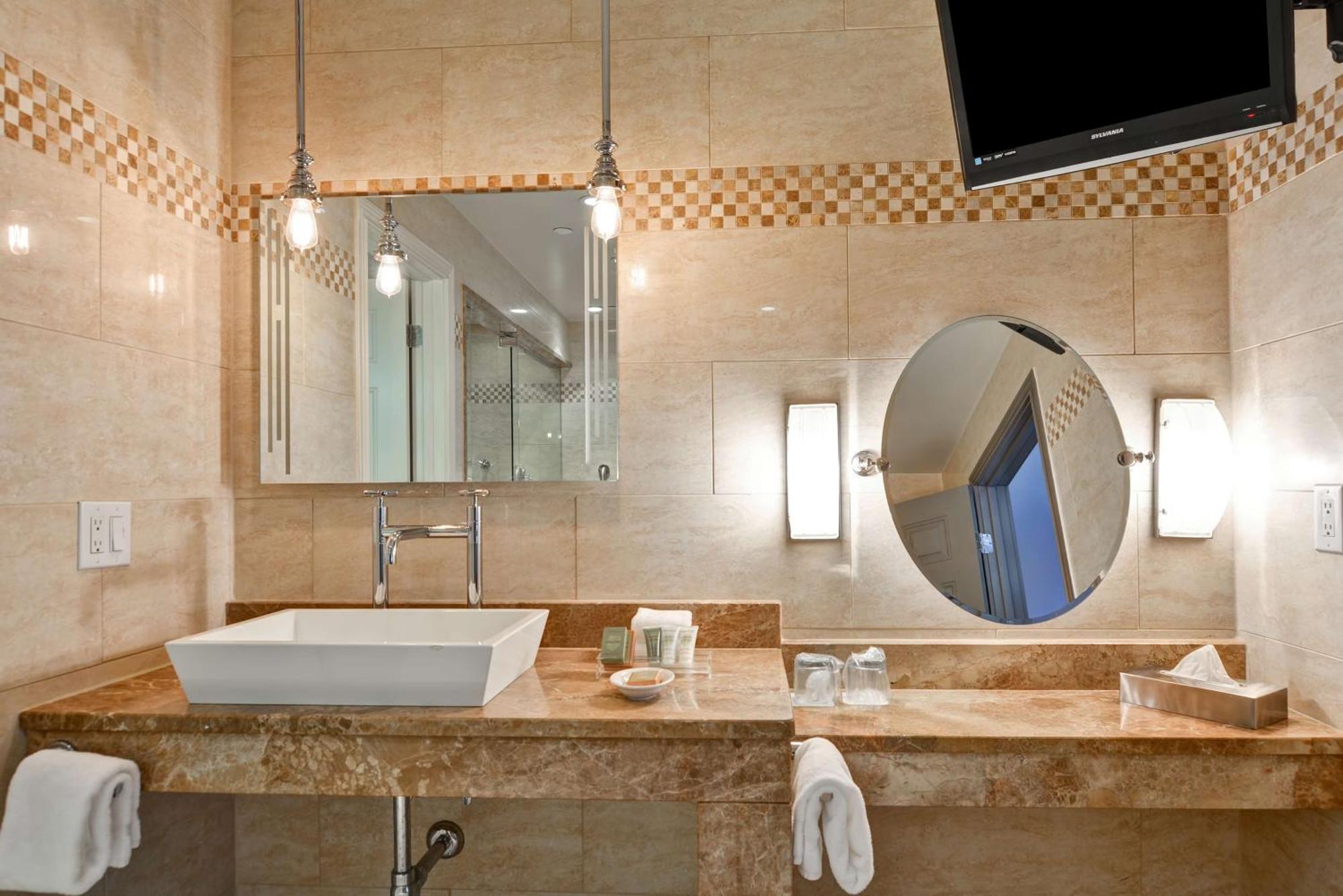 The Cincinnatian Curio Collection By Hilton Luaran gambar