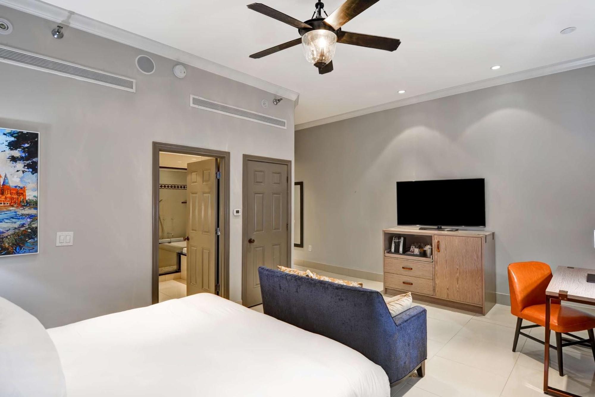 The Cincinnatian Curio Collection By Hilton Luaran gambar