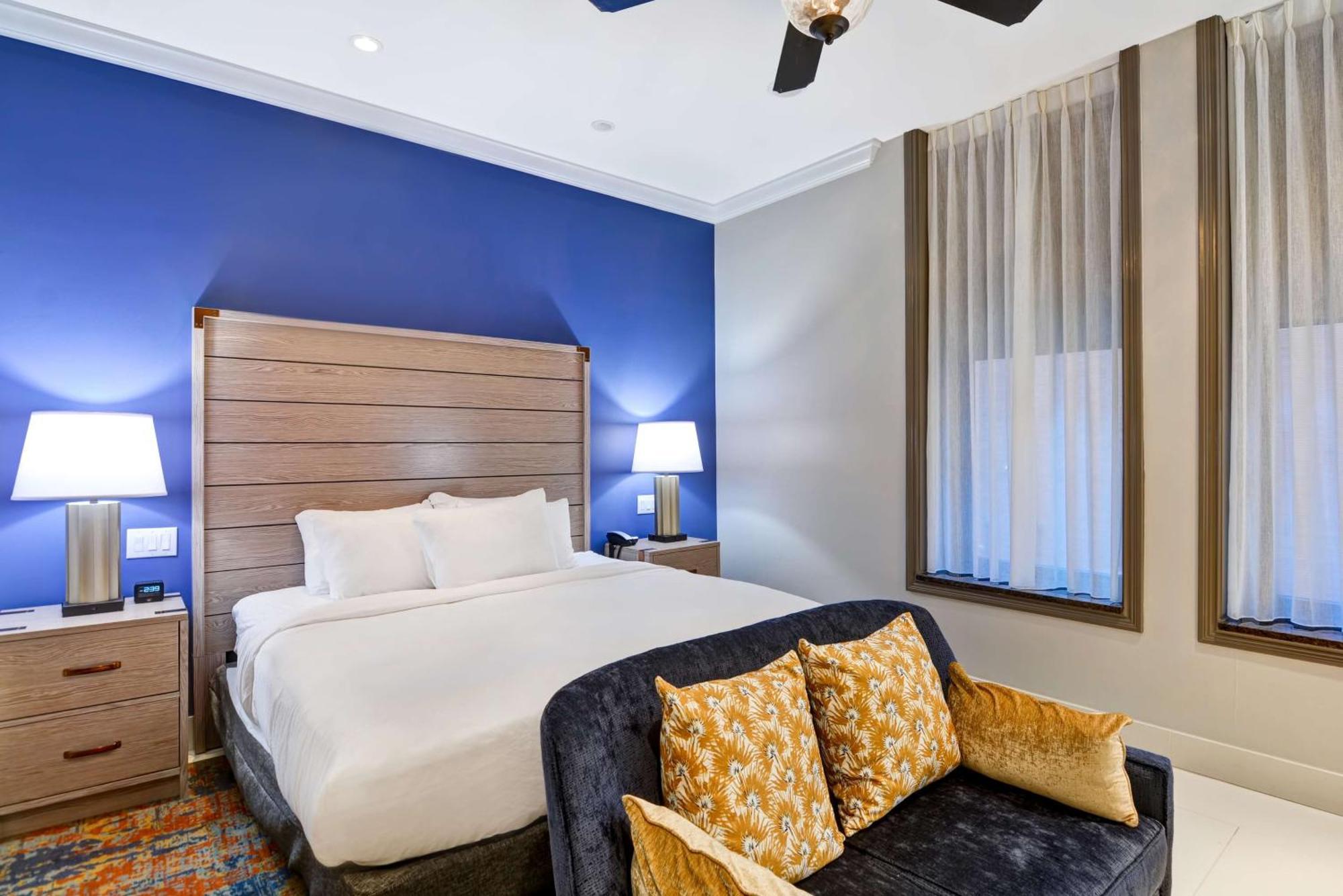 The Cincinnatian Curio Collection By Hilton Luaran gambar