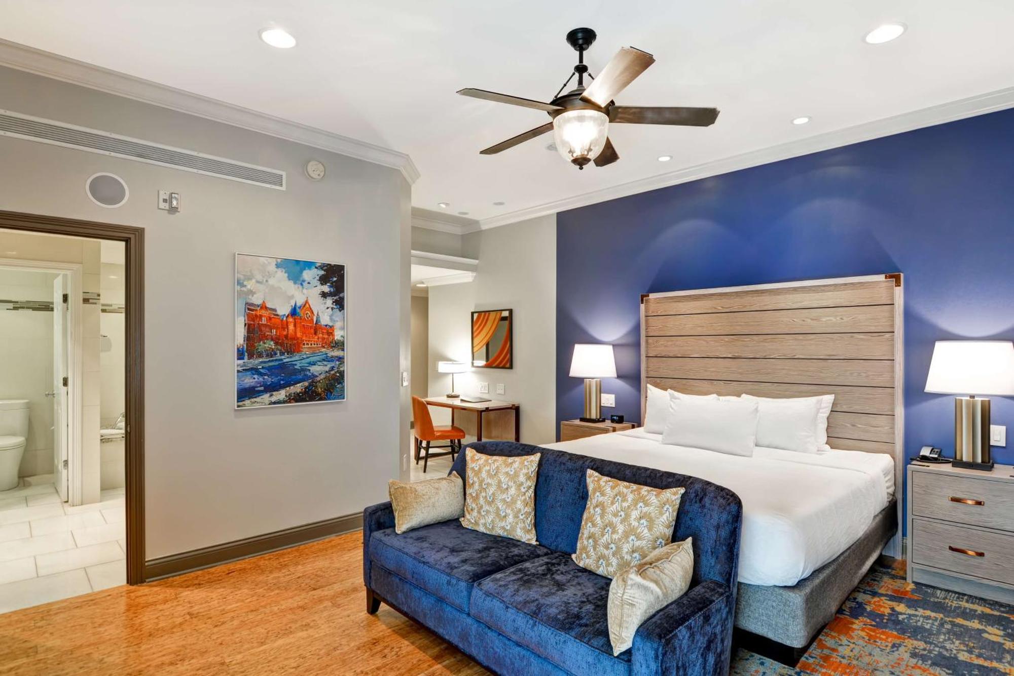 The Cincinnatian Curio Collection By Hilton Luaran gambar