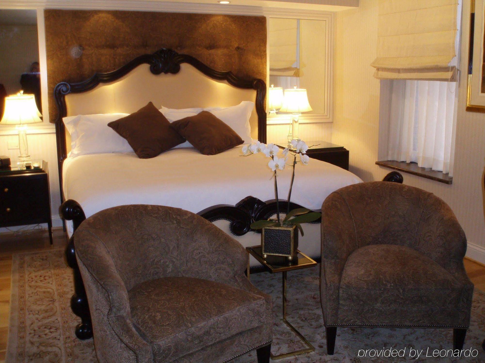 The Cincinnatian Curio Collection By Hilton Luaran gambar