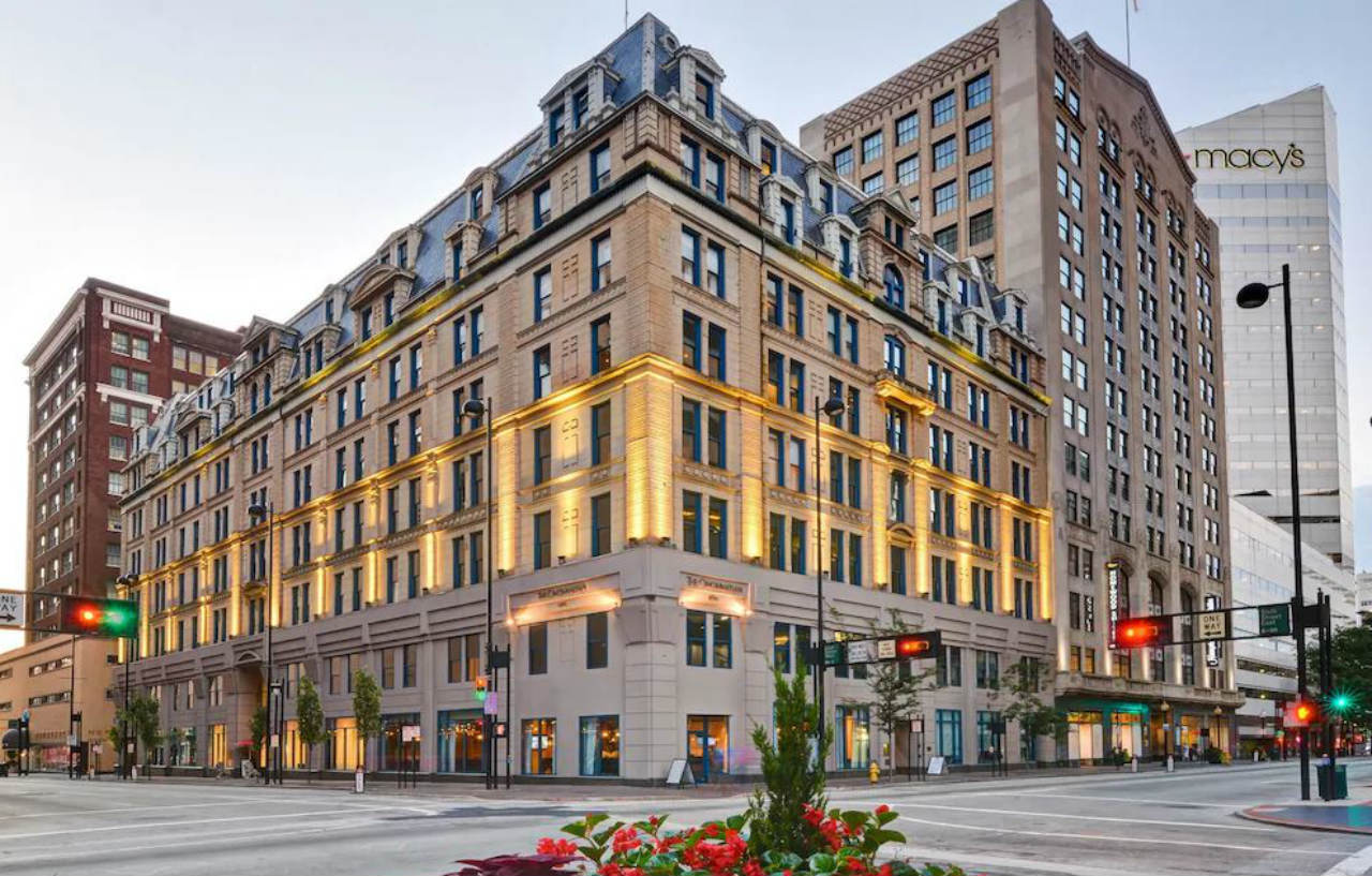 The Cincinnatian Curio Collection By Hilton Luaran gambar