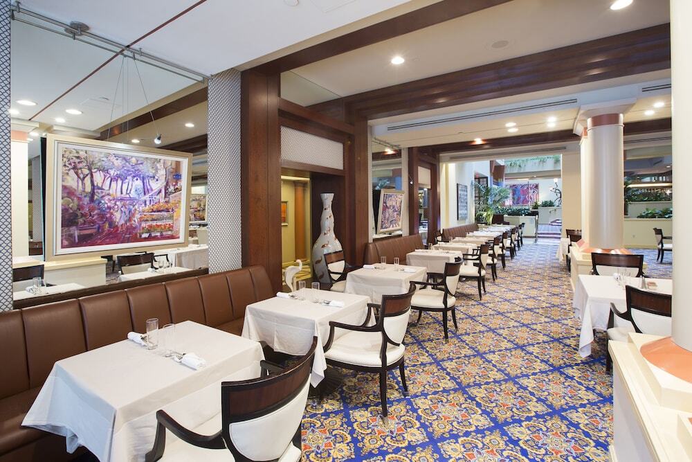 The Cincinnatian Curio Collection By Hilton Luaran gambar